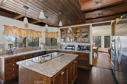 Kitchen - 17394 Sunset Vw, Riverside, CA 92504 photo 3 of 5