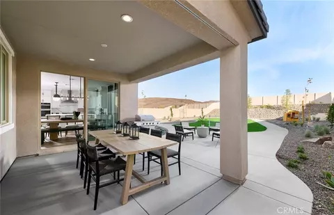 4001 Hudson Ln, Lake Elsinore, CA 92530