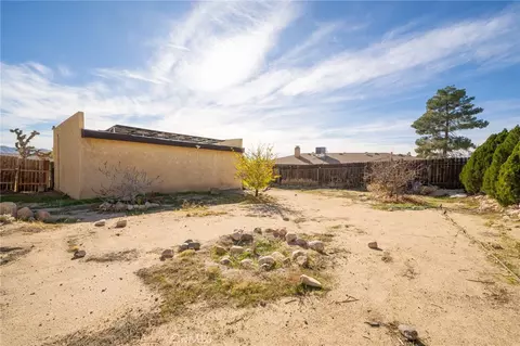 Exterior - 14580 Keota Rd, Apple Valley, CA 92307 photo 15 of 16