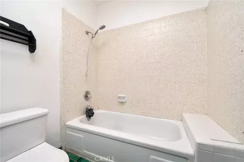 Bath - 14580 Keota Rd, Apple Valley, CA 92307 photo 2 of 4