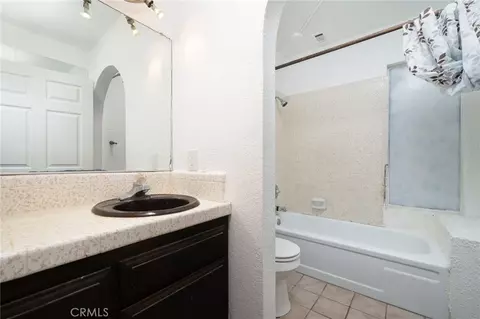 Bath - 14580 Keota Rd, Apple Valley, CA 92307 photo 3 of 4
