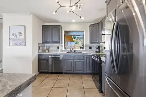 Kitchen - 7818 Rockwood Rd, Joshua Tree, CA 92252 photo 2 of 5