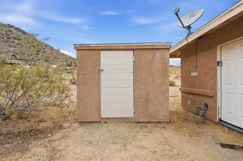 Exterior - 7818 Rockwood Rd, Joshua Tree, CA 92252 photo 8 of 8