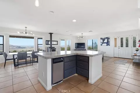Kitchen - 7818 Rockwood Rd, Joshua Tree, CA 92252 photo 5 of 5