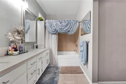 Bath - 27279 Maritime Ln, Helendale, CA 92342 photo 3 of 4