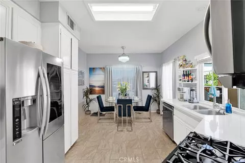 Kitchen - 27279 Maritime Ln, Helendale, CA 92342 photo 4 of 5