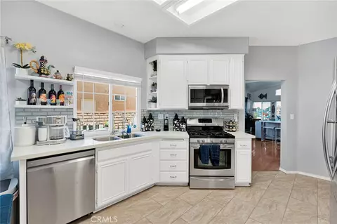 Kitchen - 27279 Maritime Ln, Helendale, CA 92342 photo 2 of 5