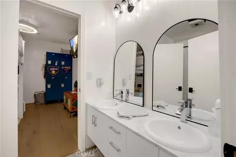 Bath - 506 E 11th, Upland, CA 91786 photo 2 of 6