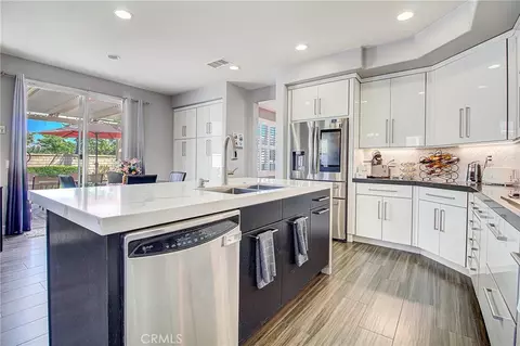 Kitchen - 72 Newburn Ct, Beaumont, CA 92223 photo 5 of 7