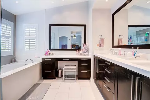 Bath - 72 Newburn Ct, Beaumont, CA 92223 photo 1 of 5