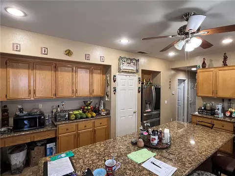 Kitchen - 6356 Katrina Pl, Palmdale, CA 93552 photo 4 of 7
