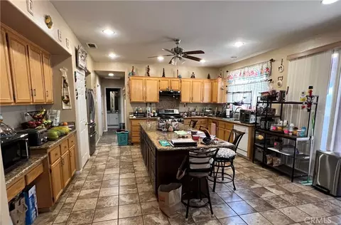 Kitchen - 6356 Katrina Pl, Palmdale, CA 93552 photo 2 of 7
