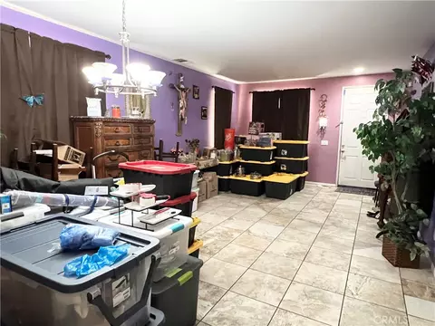 Entry Way - 6356 Katrina Pl, Palmdale, CA 93552 photo 2 of 4
