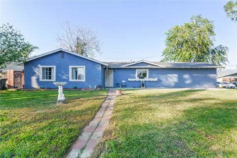 19450 Woodhill St, Rialto, CA 92376