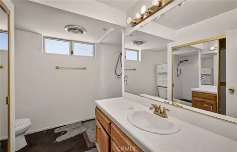 Bath - 8929 Central Rd, Apple Valley, CA 92308 photo 3 of 4