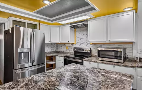 Kitchen - 8929 Central Rd, Apple Valley, CA 92308 photo 2 of 3
