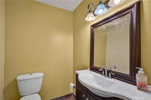 Bath - 8929 Central Rd, Apple Valley, CA 92308 photo 1 of 4