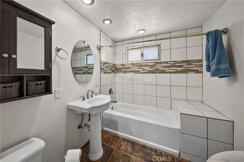 Bath - 8929 Central Rd, Apple Valley, CA 92308 photo 2 of 4
