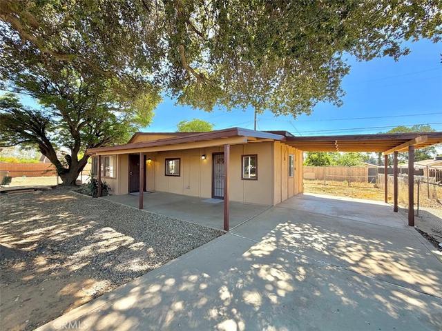 925 Chestnut Ave, Beaumont, CA 92223