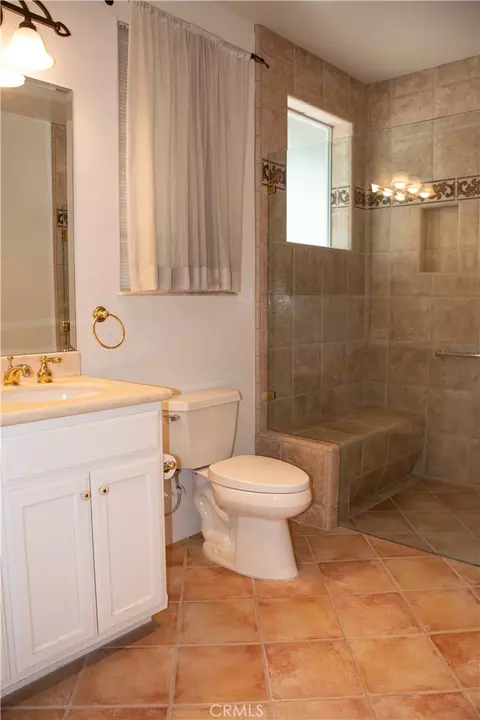 Bath - 1632 Halsey St, Redlands, CA 92373 photo 5 of 10