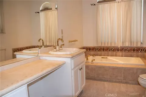 Bath - 1632 Halsey St, Redlands, CA 92373 photo 8 of 10