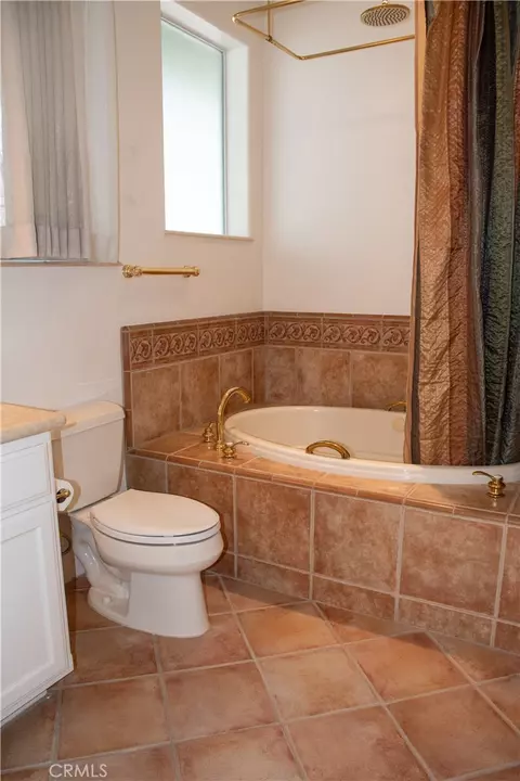 Bath - 1632 Halsey St, Redlands, CA 92373 photo 4 of 10