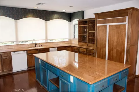 Kitchen - 1632 Halsey St, Redlands, CA 92373 photo 4 of 6