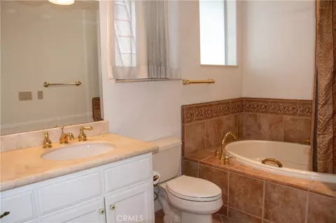 Bath - 1632 Halsey St, Redlands, CA 92373 photo 3 of 10