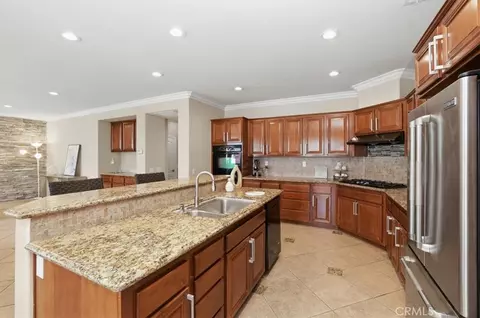 Kitchen - 16795 Eagle Peak, Riverside, CA 92504 photo 2 of 4