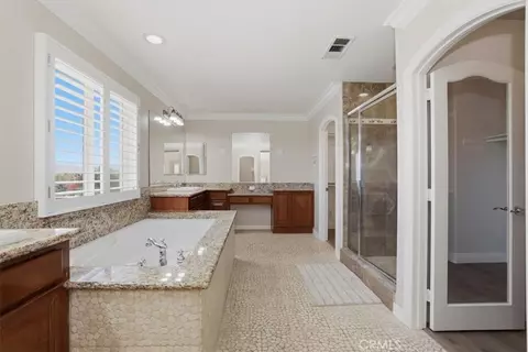 Bath - 16795 Eagle Peak, Riverside, CA 92504 photo 2 of 5