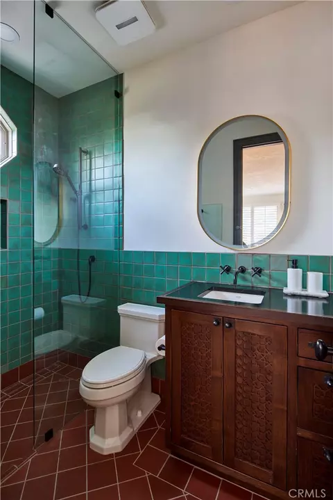 Bath - 2019 Polo Ct, Riverside, CA 92506 photo 3 of 3