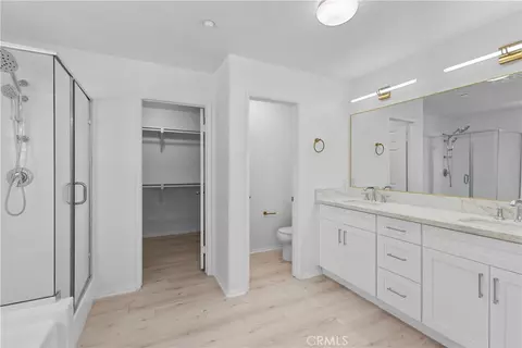 Bath - 1271 Castledale, Riverside, CA 92501 photo 3 of 4