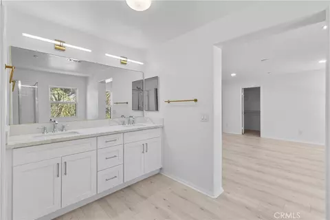 Bath - 1271 Castledale, Riverside, CA 92501 photo 4 of 4