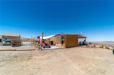 Exterior - 25333 Valley Vw, Apple Valley, CA 92308 photo 4 of 10