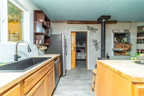 Kitchen - 25333 Valley Vw, Apple Valley, CA 92308 photo 1 of 3