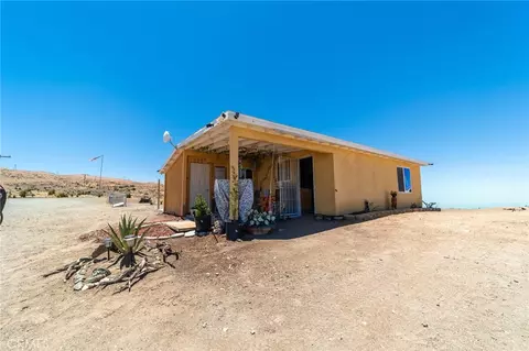 Exterior - 25333 Valley Vw, Apple Valley, CA 92308 photo 3 of 10