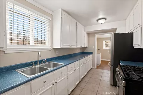 Kitchen - 650 E Mountain Vw, Barstow, CA 92311 photo 2 of 2