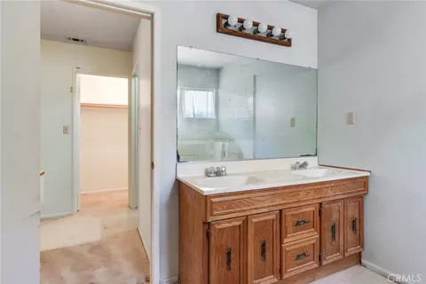 Bath - 4848 Sedgwick, Riverside, CA 92507 photo 2 of 3