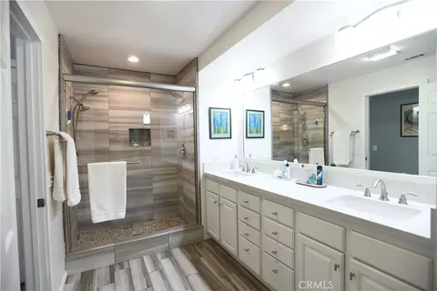 Bath - 17371 Mockingbird Cyn, Riverside, CA 92504 photo 2 of 4