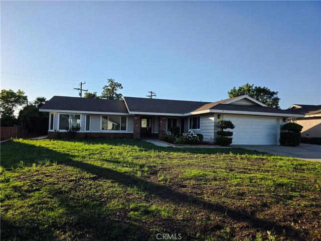 318 Sandalwood Dr, Calimesa, CA 92320