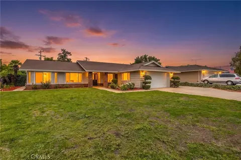 318 Sandalwood Dr, Calimesa, CA 92320
