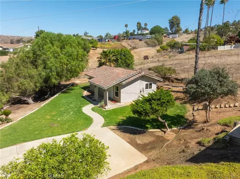 Exterior - 15510 Surrey Ct, Riverside, CA 92506 photo 22 of 22
