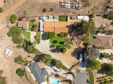 View/Area - 15510 Surrey Ct, Riverside, CA 92506 photo 5 of 8