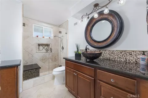 Bath - 15510 Surrey Ct, Riverside, CA 92506 photo 4 of 6