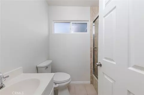 Bath - 15510 Surrey Ct, Riverside, CA 92506 photo 5 of 6
