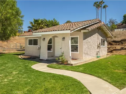 Exterior - 15510 Surrey Ct, Riverside, CA 92506 photo 4 of 22