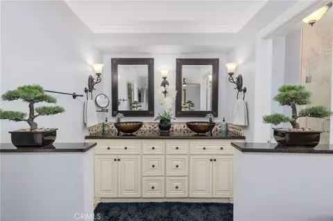 Bath - 15510 Surrey Ct, Riverside, CA 92506 photo 1 of 6