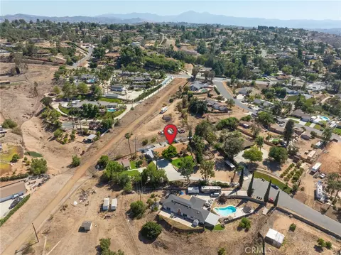 View/Area - 15510 Surrey Ct, Riverside, CA 92506 photo 6 of 8