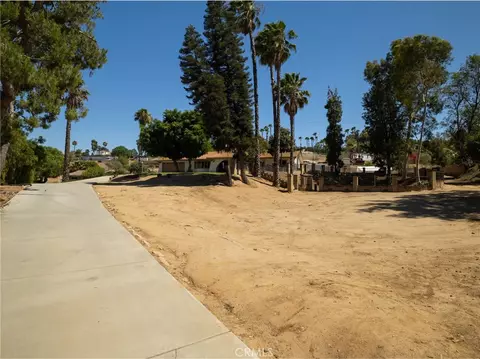 Exterior - 15510 Surrey Ct, Riverside, CA 92506 photo 9 of 22