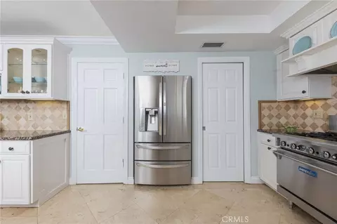Kitchen - 15510 Surrey Ct, Riverside, CA 92506 photo 4 of 6